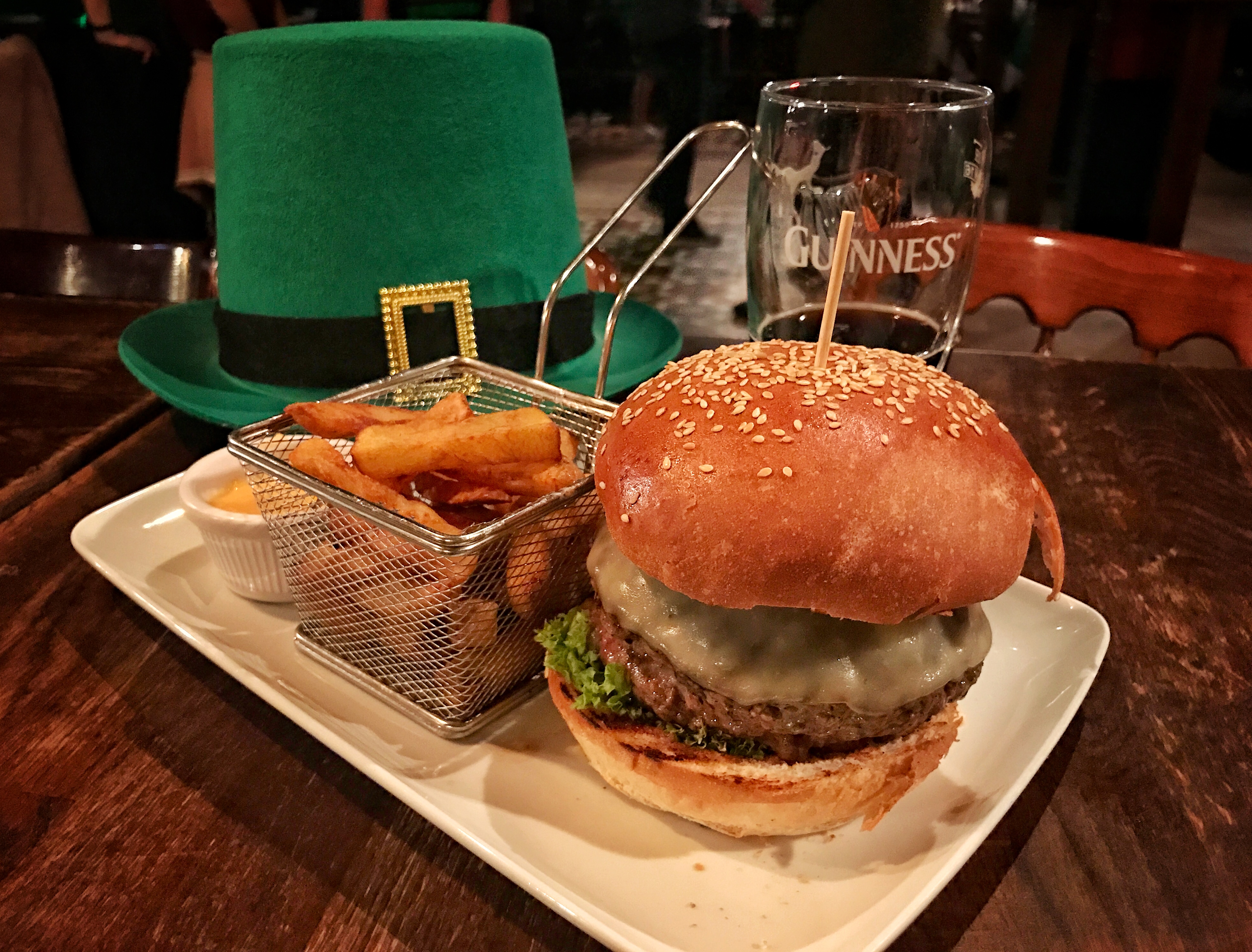 Cheesy burger la #stpatrick2017
