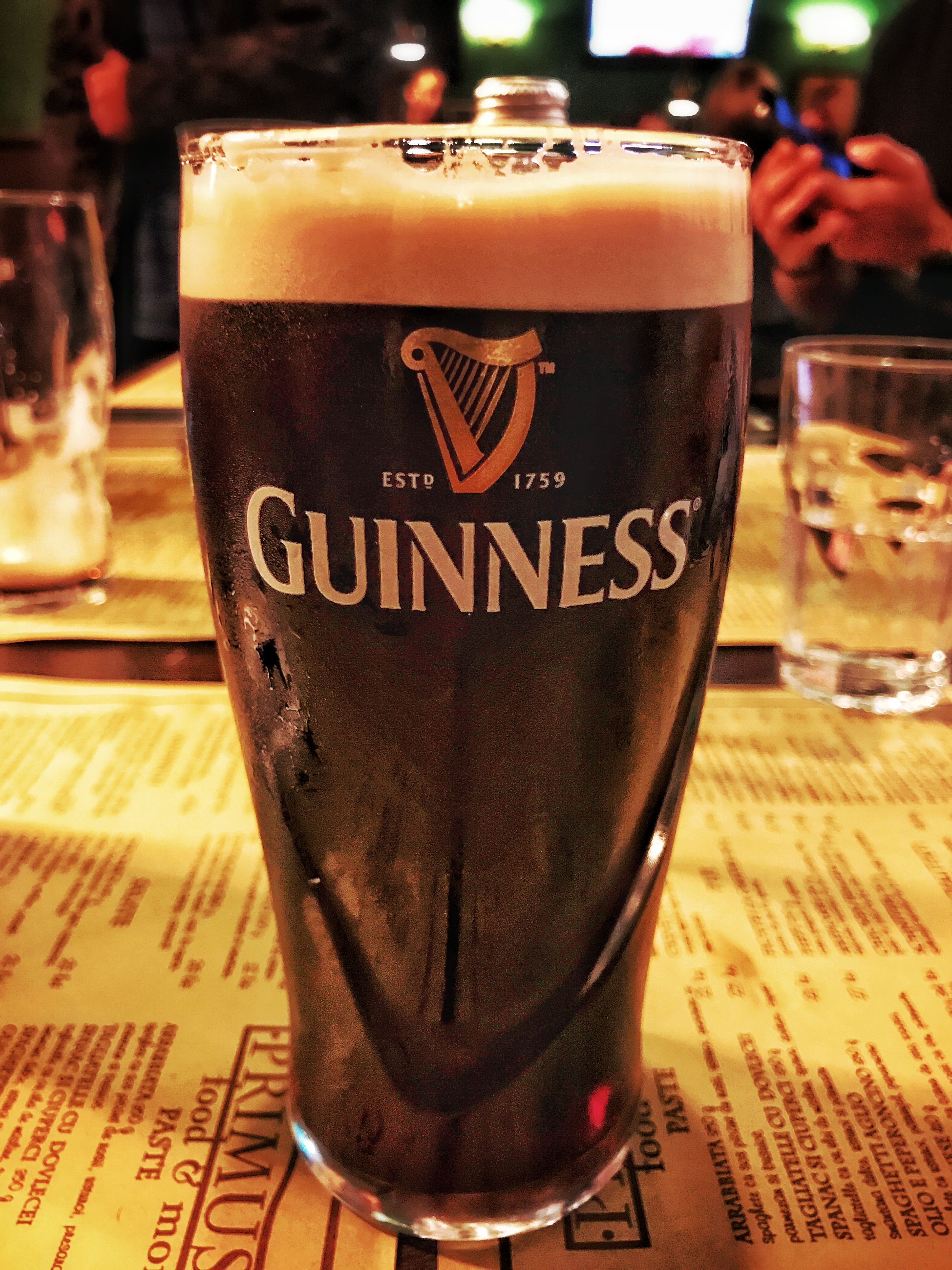 Slainté! Guinness, cu TNR-ul la masă